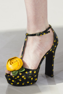 Karen Elson feet photo 6