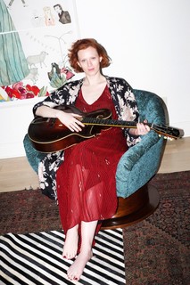 Karen Elson feet photo 4