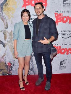 Karen Fukuhara feet photo thumbnail