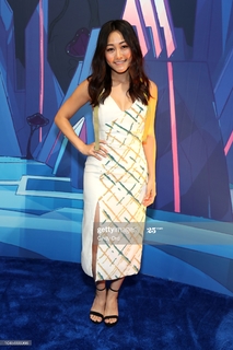Karen Fukuhara feet photo thumbnail