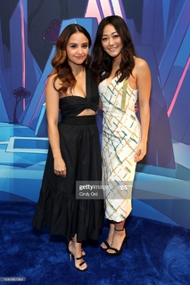 Karen Fukuhara feet photo thumbnail