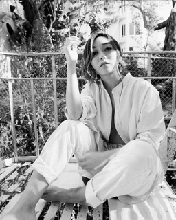 Karen Fukuhara feet photo thumbnail