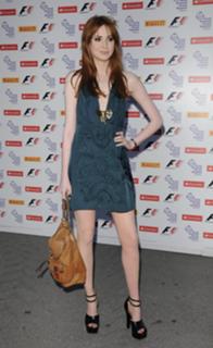 Karen Gillan feet photo thumbnail