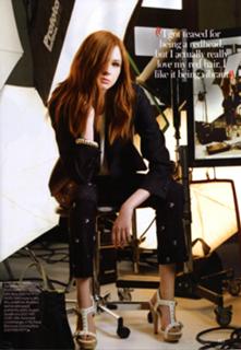 Karen Gillan feet photo thumbnail