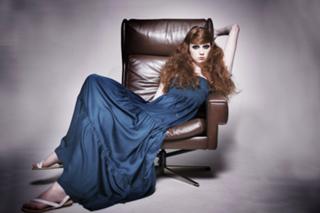 Karen Gillan feet photo thumbnail