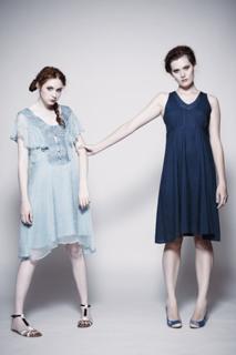 Karen Gillan feet photo thumbnail