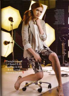 Karen Gillan feet photo thumbnail