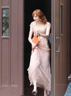 Karen Gillan feet photo thumbnail