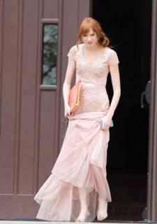 Karen Gillan feet photo thumbnail