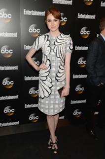 Karen Gillan feet photo thumbnail