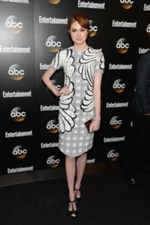 Karen Gillan feet photo thumbnail