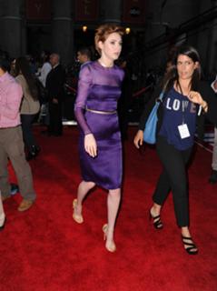 Karen Gillan feet photo thumbnail