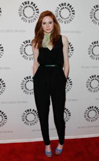 Karen Gillan feet photo thumbnail