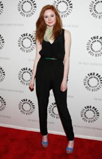 Karen Gillan feet photo thumbnail