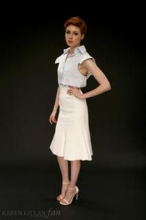 Karen Gillan feet photo thumbnail