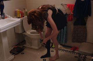 Karen Gillan feet photo thumbnail