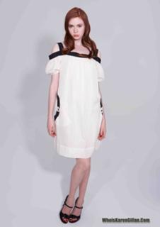 Karen Gillan feet photo thumbnail