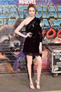 Karen Gillan feet photo thumbnail