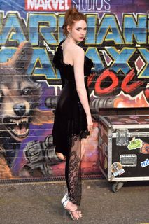 Karen Gillan feet photo thumbnail
