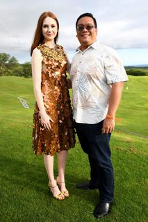 Karen Gillan feet photo thumbnail