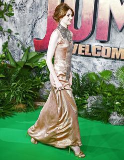 Karen Gillan feet photo thumbnail
