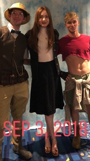 Karen Gillan feet photo thumbnail