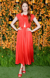 Karen Gillan feet photo thumbnail