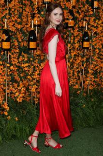 Karen Gillan feet photo thumbnail
