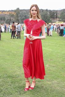 Karen Gillan feet photo thumbnail