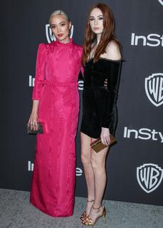Karen Gillan feet photo thumbnail