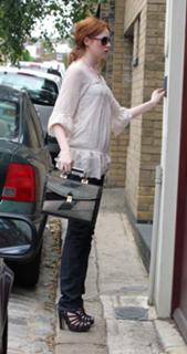 Karen Gillan feet photo thumbnail