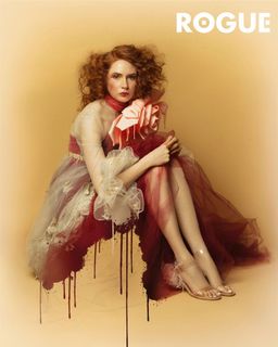 Karen Gillan feet photo thumbnail