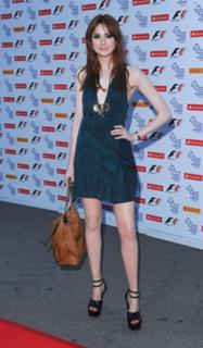 Karen Gillan feet photo thumbnail