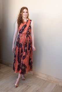Karen Gillan feet photo thumbnail