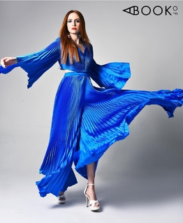 Karen Gillan feet photo thumbnail