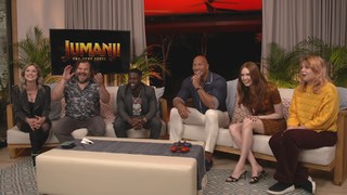 Karen Gillan feet photo thumbnail