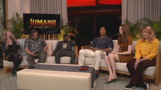 Karen Gillan feet photo thumbnail