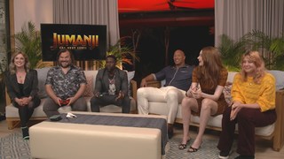 Karen Gillan feet photo thumbnail