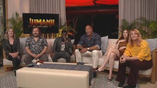 Karen Gillan feet photo thumbnail