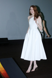 Karen Gillan feet photo thumbnail