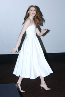 Karen Gillan feet photo thumbnail