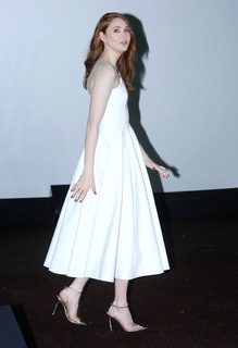 Karen Gillan feet photo thumbnail