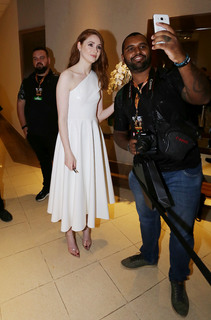 Karen Gillan feet photo thumbnail