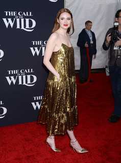 Karen Gillan feet photo thumbnail