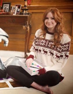Karen Gillan feet photo thumbnail