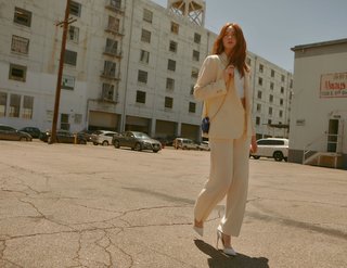 Karen Gillan feet photo thumbnail
