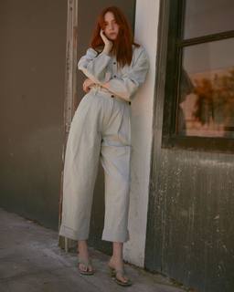 Karen Gillan feet photo thumbnail
