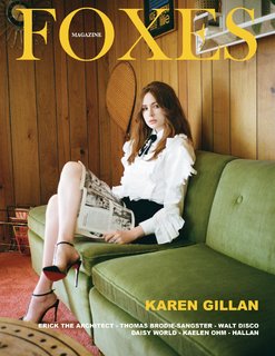 Karen Gillan feet photo thumbnail