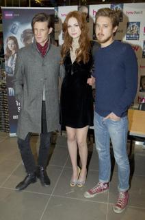 Karen Gillan feet photo thumbnail