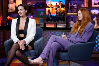Karen Gillan feet photo thumbnail